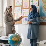چگونه با معلم فرزندمان ارتباط مؤثر داشته باشیم؟
